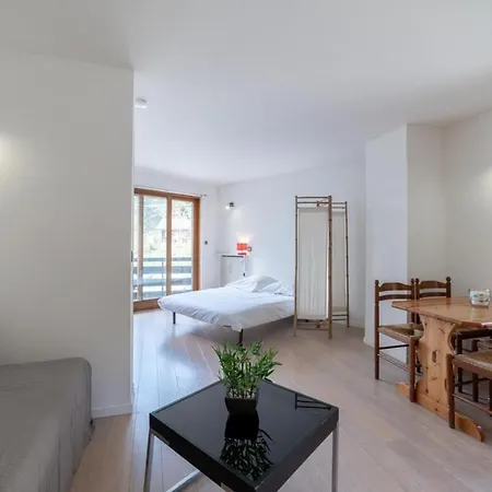 Studio With Balcony And Swimming Pool Ideally Located In The City Center *
