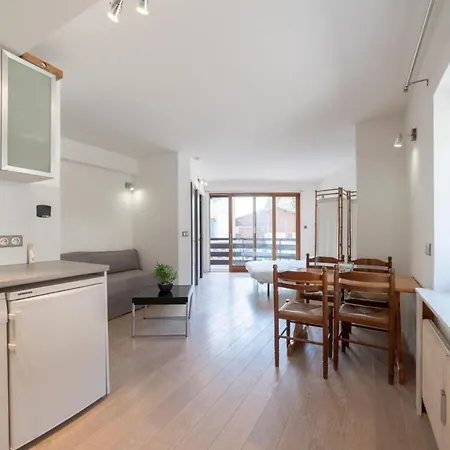 Studio With Balcony And Swimming Pool Ideally Located In The City Center Апартаменти *