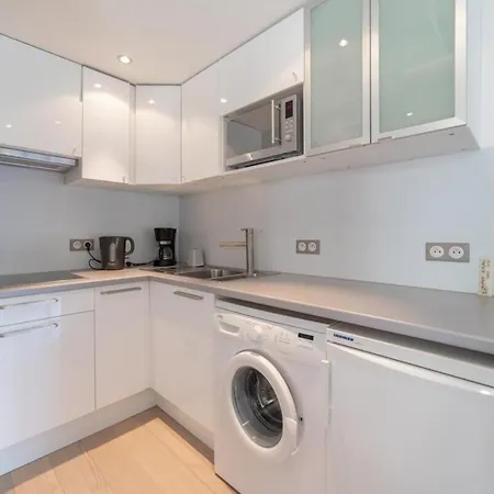 Studio With Balcony And Swimming Pool Ideally Located In The City Center Апартаменти